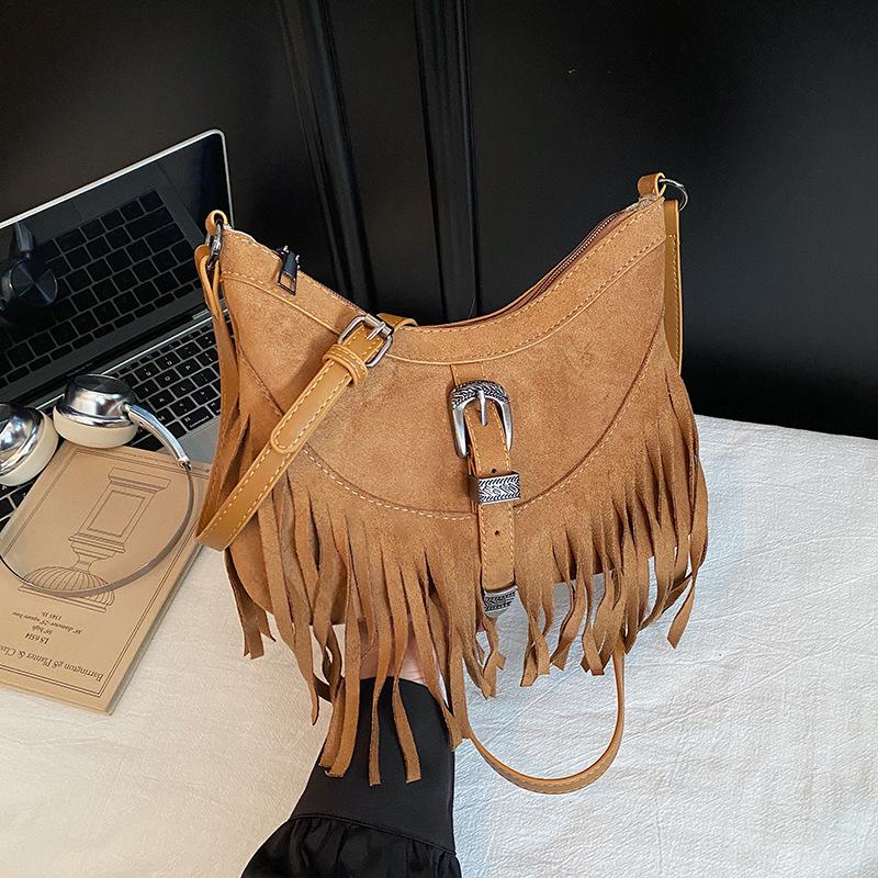 Niche tassel underarm bag women's 2025 new popular high-end fashion retro shoulder bag commuter messenger bag