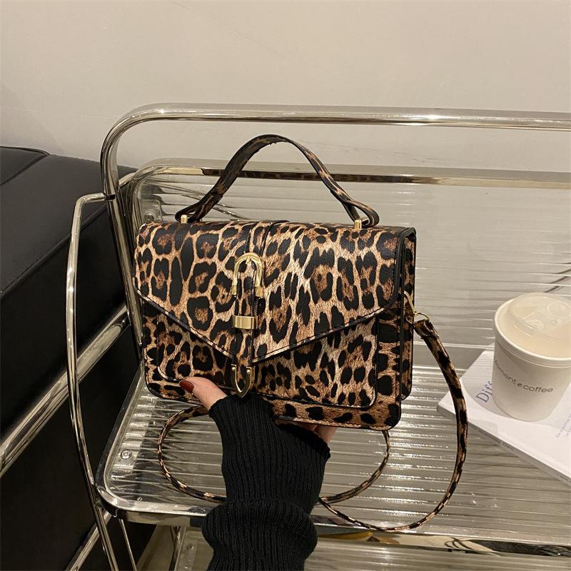 Leopard print autumn and winter new personalized fashion foreign versatile messenger bag women commute to work casual simple shoulder bag