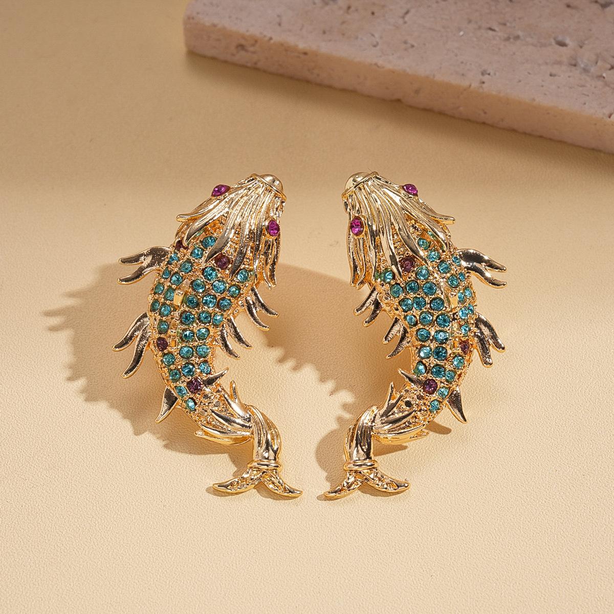 

DIGADAGU Alloy Rhinestone Carp Animal Stud Earrings New Trend Luxury Earrings Women Party Zircon Accessories золотистый