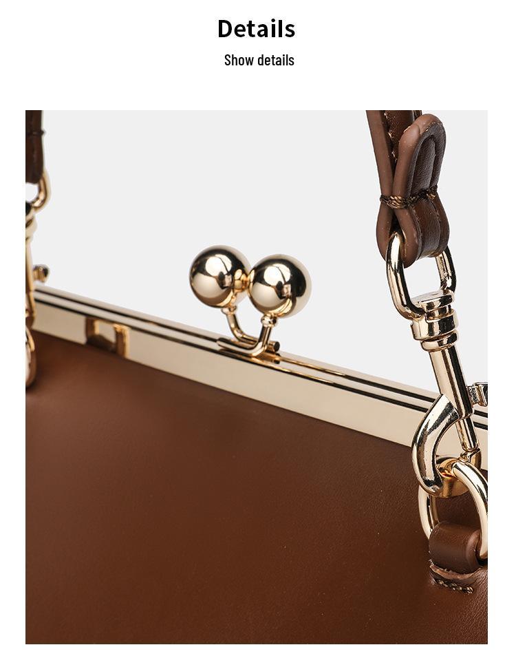 Trendy Large Capacity Women's Clasp Handbag - Versatile and Stylish Single Shoulder Bag