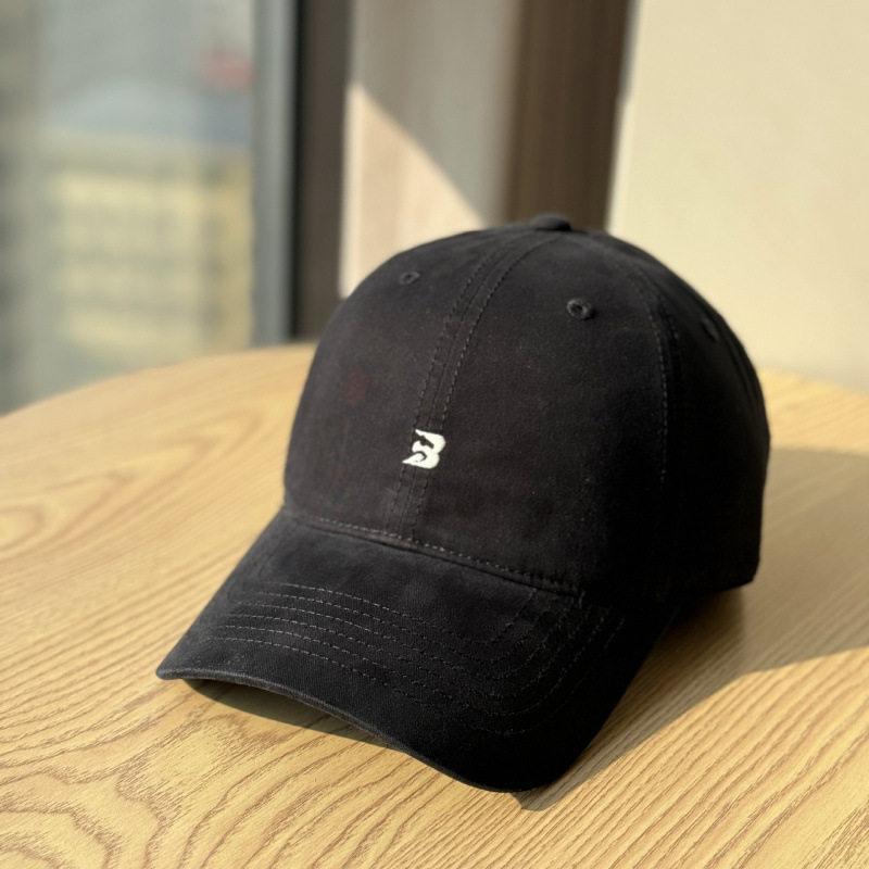 New wide brim embroidered baseball cap showing face small artifact soft top cap daily versatile not picky hat woman