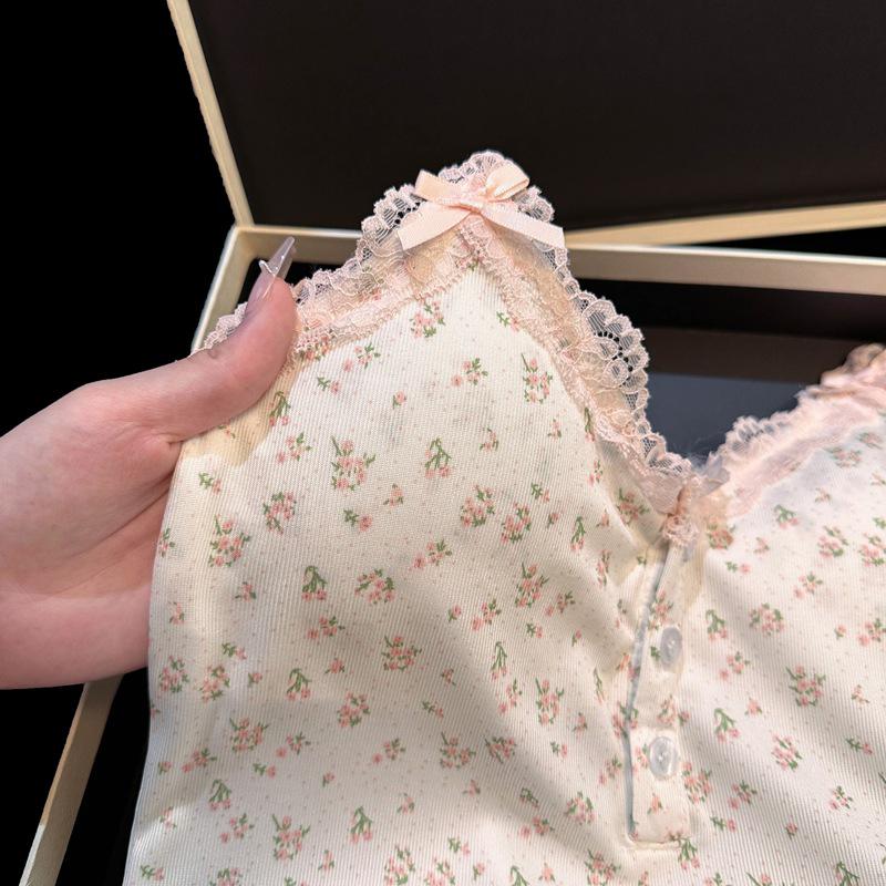 Damen Süß & Würzig Nachthemd: Blumendruck, Spitzenpatchwork, mit Brustpolstern