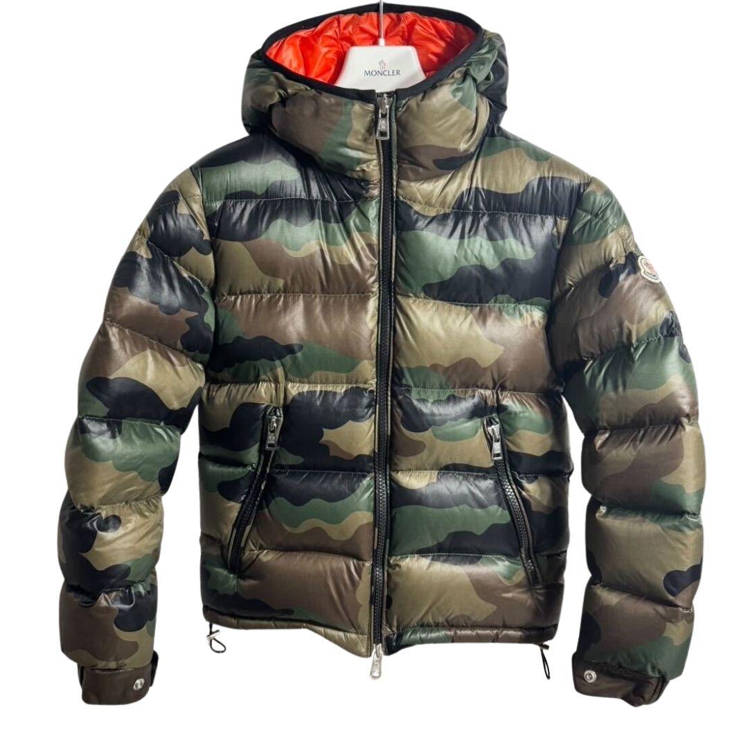 

Вжита чоловіча пухова куртка MONCLER BLIER Нейлон S(0)