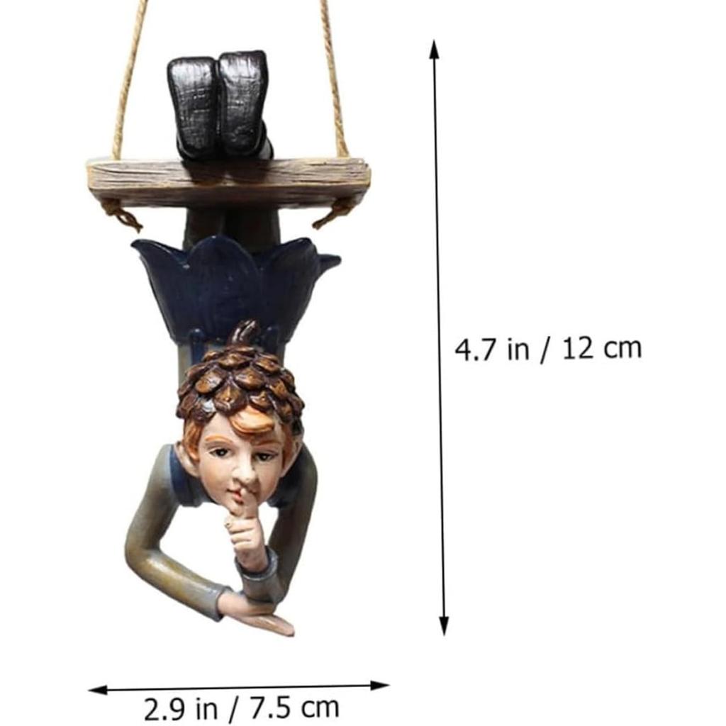 Harz-Hängeornament, Schwingende Feengartenstatue für Außenbäume, Terrasse und Hofdekoration, Allwetter-Außenskulptur, Fee auf einer Schaukel Figur