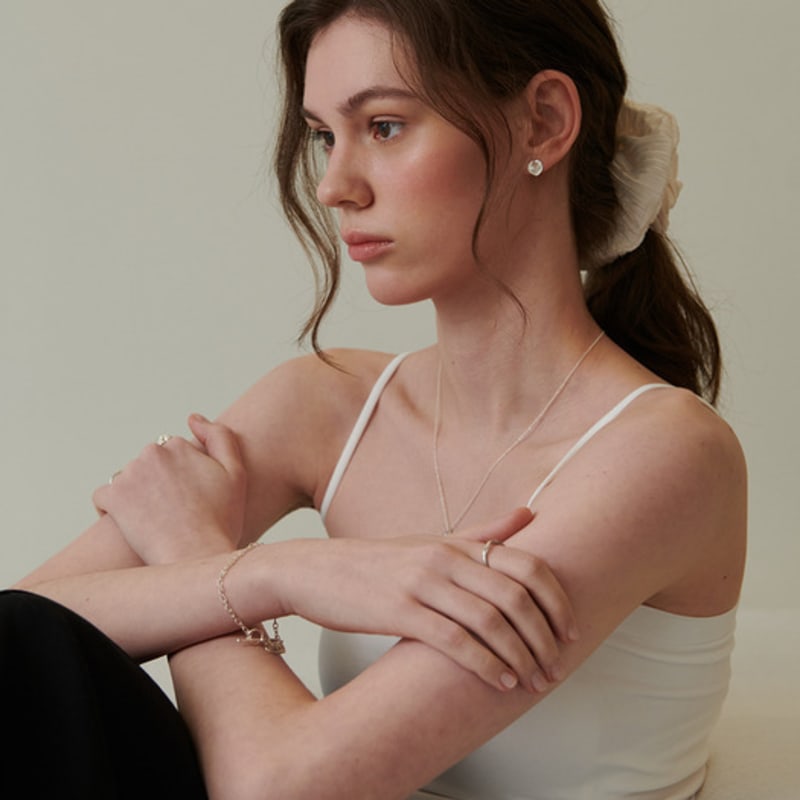 Cotoit Shell Texture Hair Scrunchie_ Ivory / Black