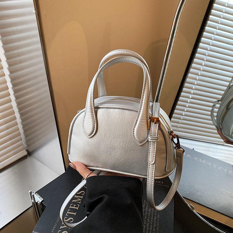 Mode handburen kuddeväska dam 2025 ny avslappnad mjuk läder axel skalväska trendig budväska
