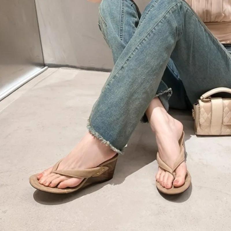 Fashion Round Toe Open Toe Beach Flip Flops Summer New Outside Wear Versatile Not Tired Foot Clip-in High Heel Sandals