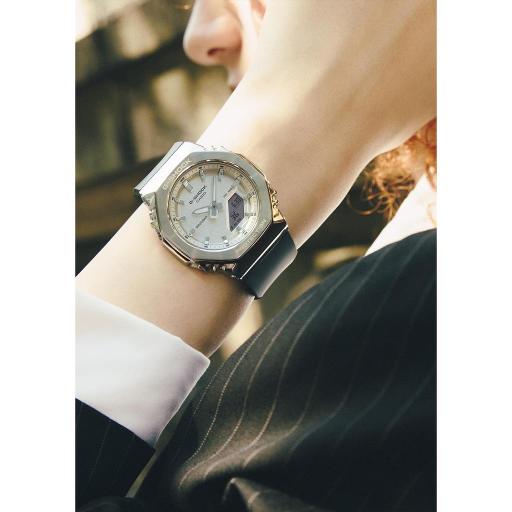 Casio G-Shock Women's Watch, Metal-Covered, Eco-Friendly Materials GM-S2110-1A7JF, Silver/White, Authentic Japan.