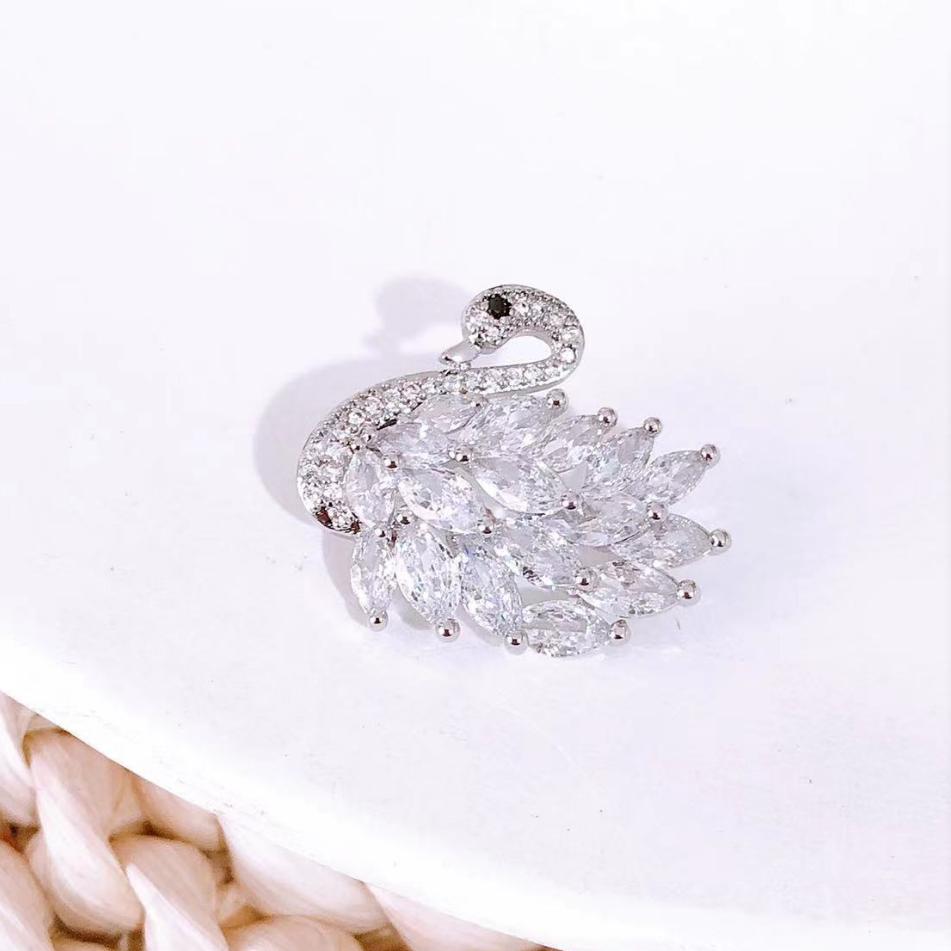 Cute Swan Brooch for Women with High-end Temperament and Minimalist Style, Fixed Clothing, Collar, Shirt Accessories, Collar Buttons