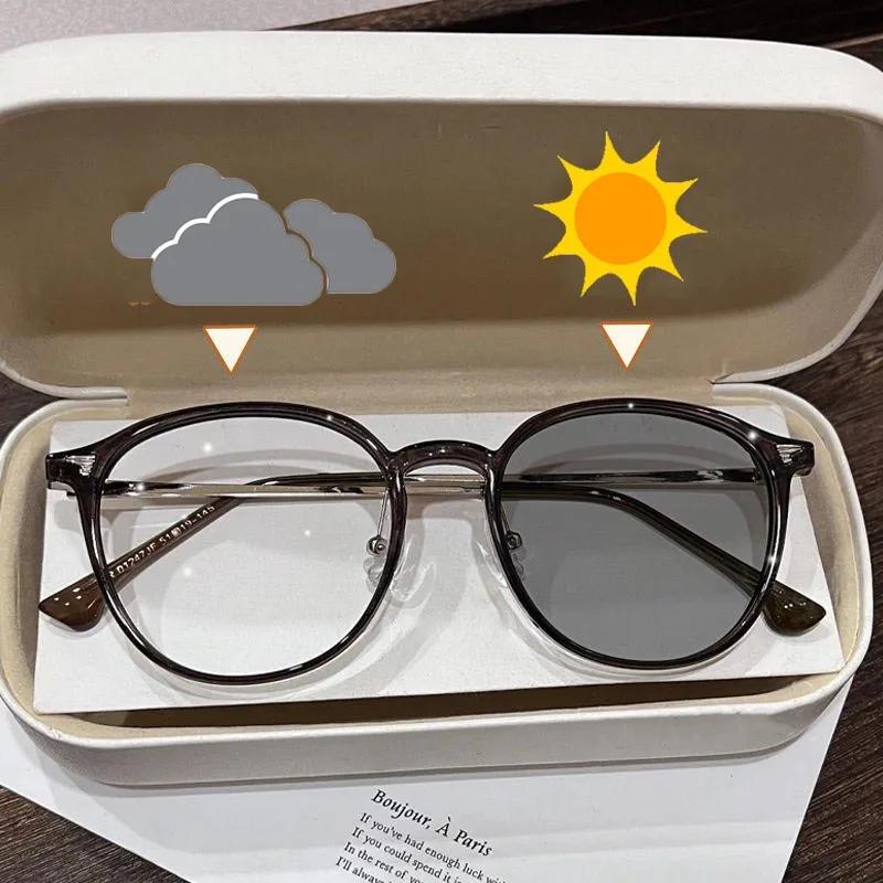 

Stylish Photosensitive Color Changing Blue Light Blocking Myopia Glasses Oversized Frames Ultra Light High-definition Myopia Glasses 0