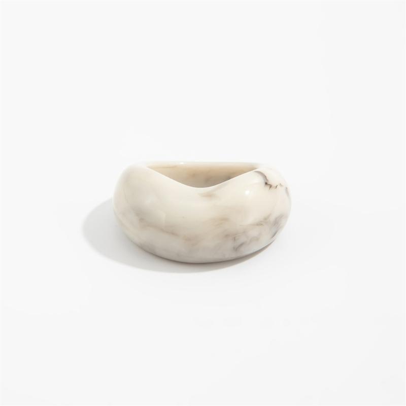 Handcrafted V Shaped Resin Band Finger Jewelry Accessories Elegant Unisex Gift For Fashion Enthusiasts And Gift Seekers