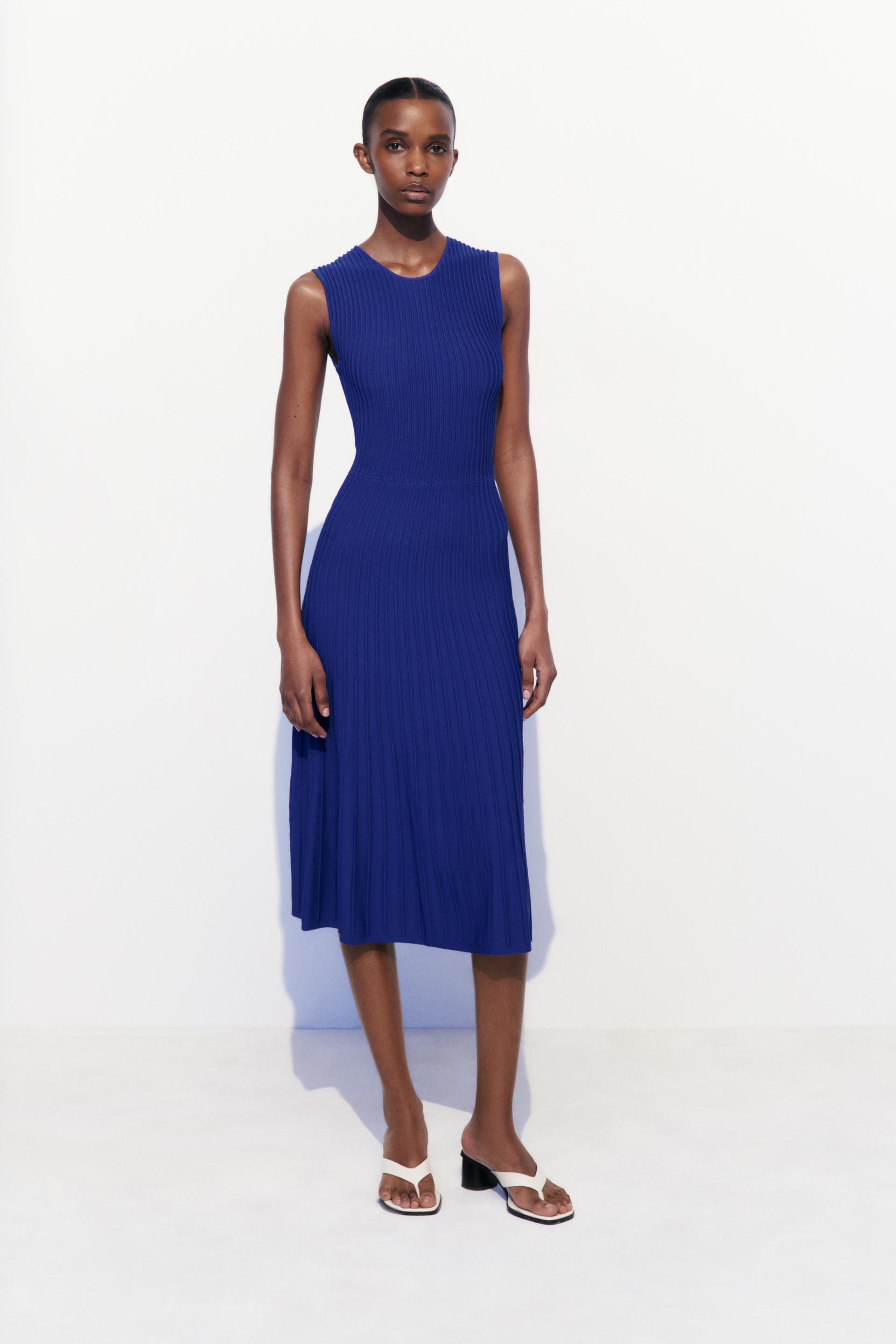 

ТРИКОТАЖНОЕ ПЛАТЬЕ МИДИ В РЕБРИКУ