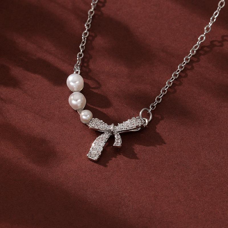 Titanium Steel Non-fading Necklace - European & American Style, Light Luxury, Versatile Korean Fashion, Perfect for Women and Girlfriend Gifts.