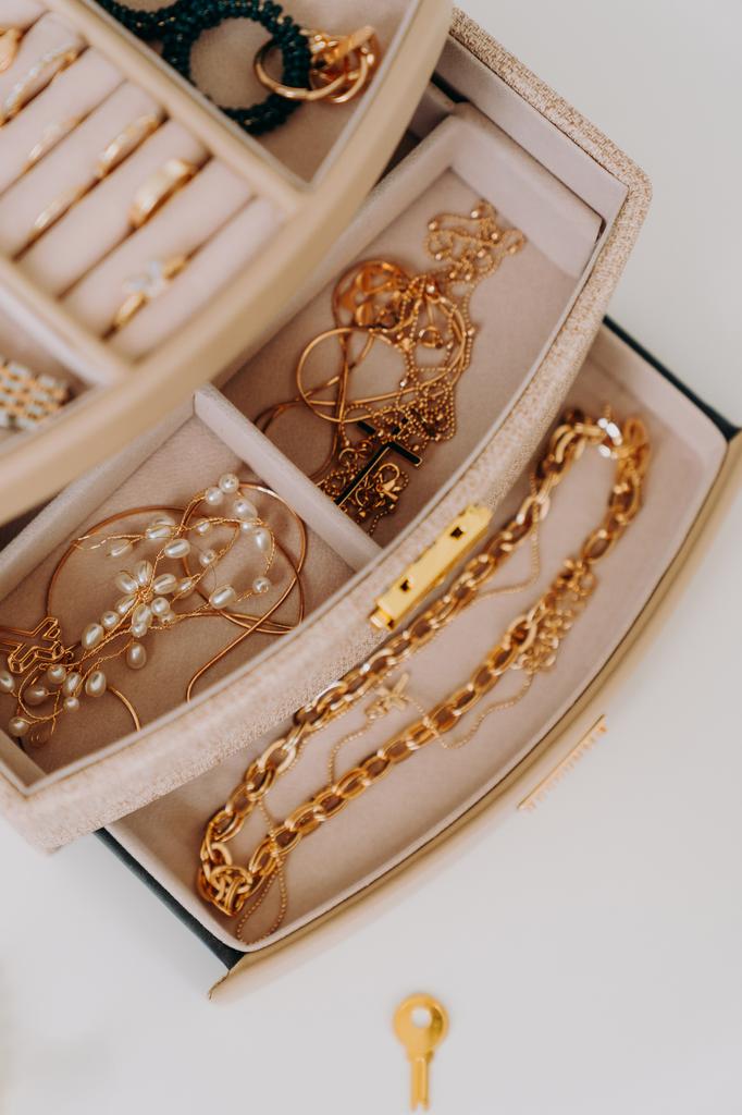 Elegant jewelry box - Peterson