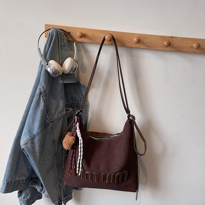 

Women s High-Capacity Suede Cross-Border Tote: Elegant Shoulder Bag for Niche Fashion and Commuting Without Pendant кофейный