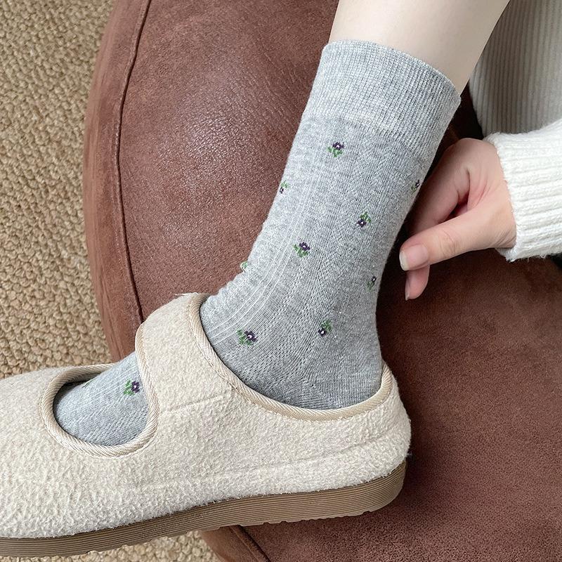 Damen Herbst und Winter Neue Zarte Kleine Gebrochene Blumen in den Schlauchstapelsocken