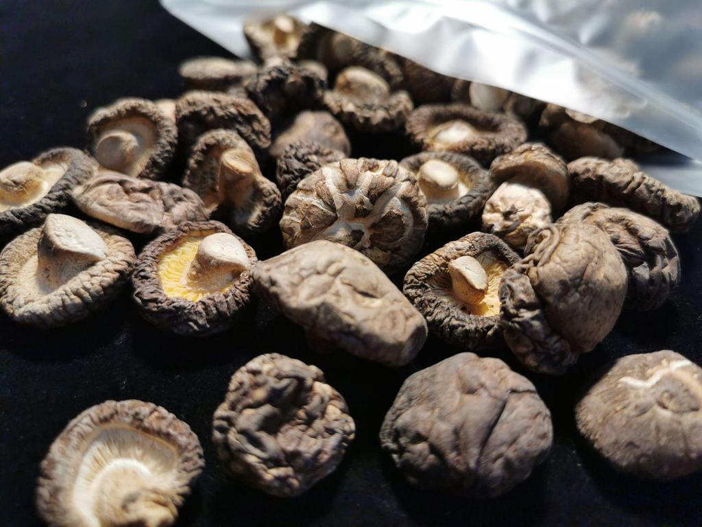 Yunnan Specialty Dried Shiitake Mushrooms, Four Seasons Premium Choice, 250g.