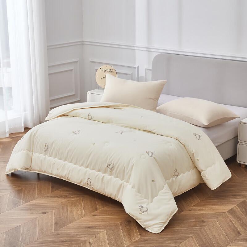 PLAYBOY Snowfield Wool Quilt