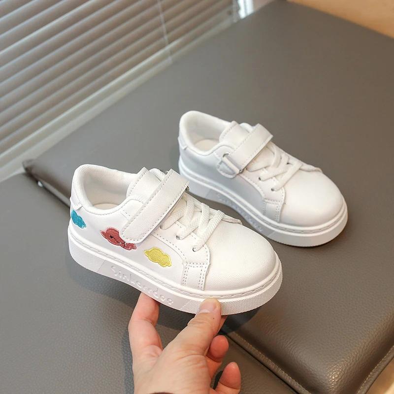 

Детские кроссовки для малышей мальчиков девочек унисекс детская повседневная обувь белые скейт мультяшные облака сердце любовь вышивка милые мягкие 25