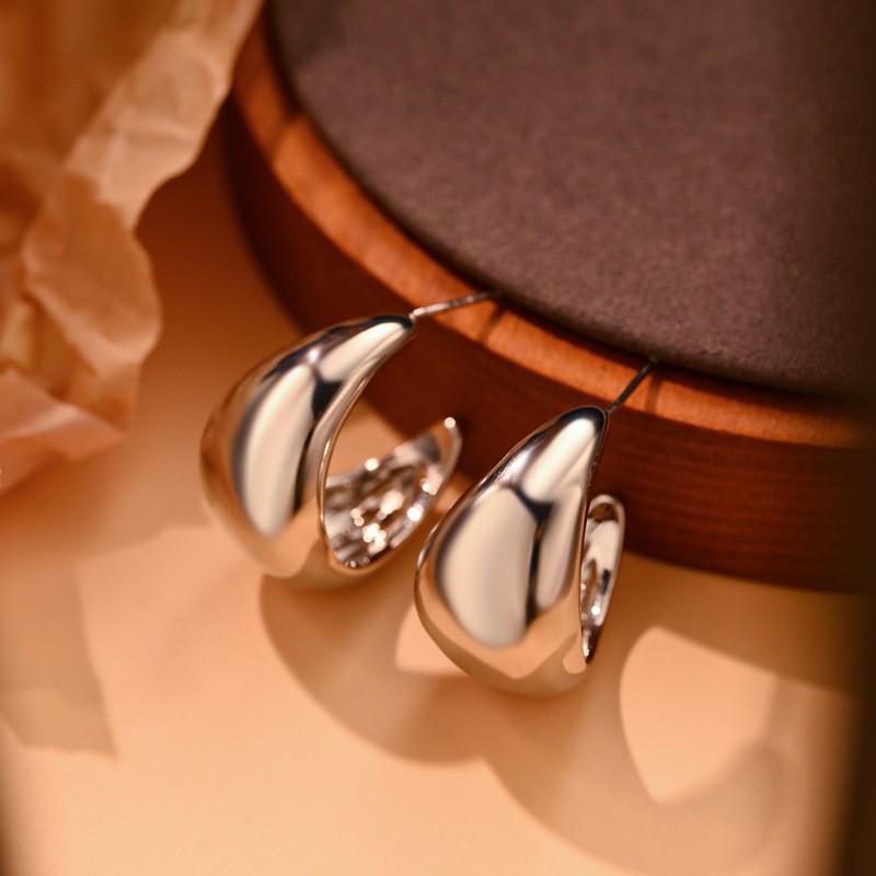 Silver Needle Geometric Heart Hoop Earrings - Retro & High-End Style for a Bold Look