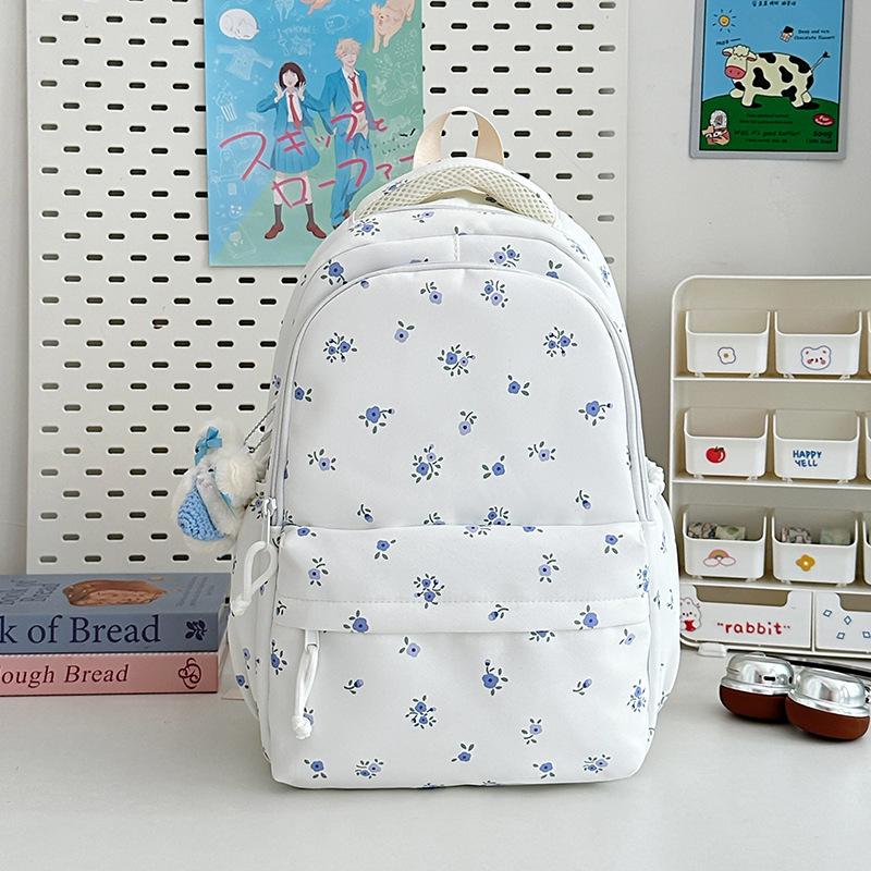 The new schoolbag is high-value, fresh and sweet floral backpack, and the lightweight spring outing backpack for junior high school students.