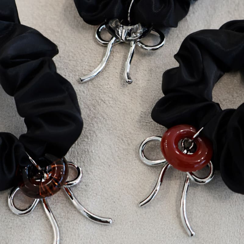 APIOH Charm Ribbon Scrunchy