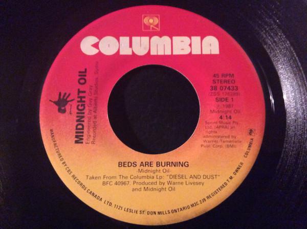 

7-дюймовая пластинка MIDNIGHT OIL Beds Are Burning 3807433 Columbia 1987 Канада Рок Б/У