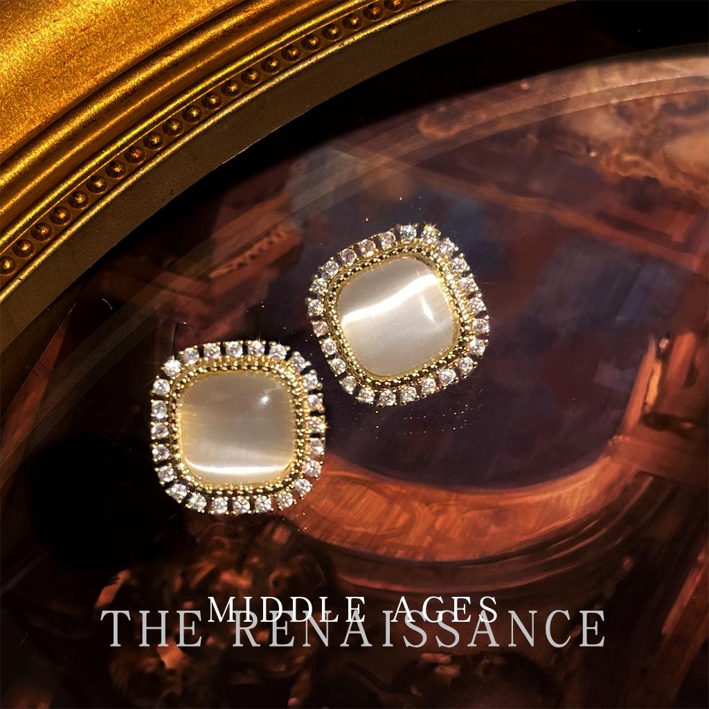 Boucles d'oreilles vintage style rétro avec design exagéré de palais occidental