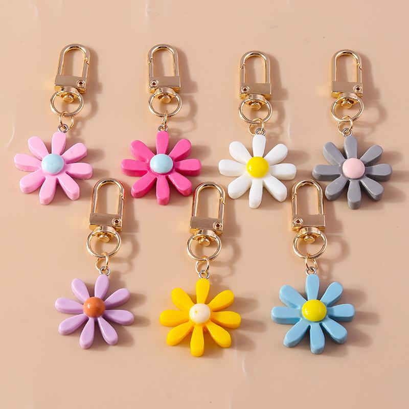 Lovely Candy Color Daisy Flower Keychain for Women Girls Keyring Pendants for Car Keyholder Handbag Decor DIY Jewelry Gifts