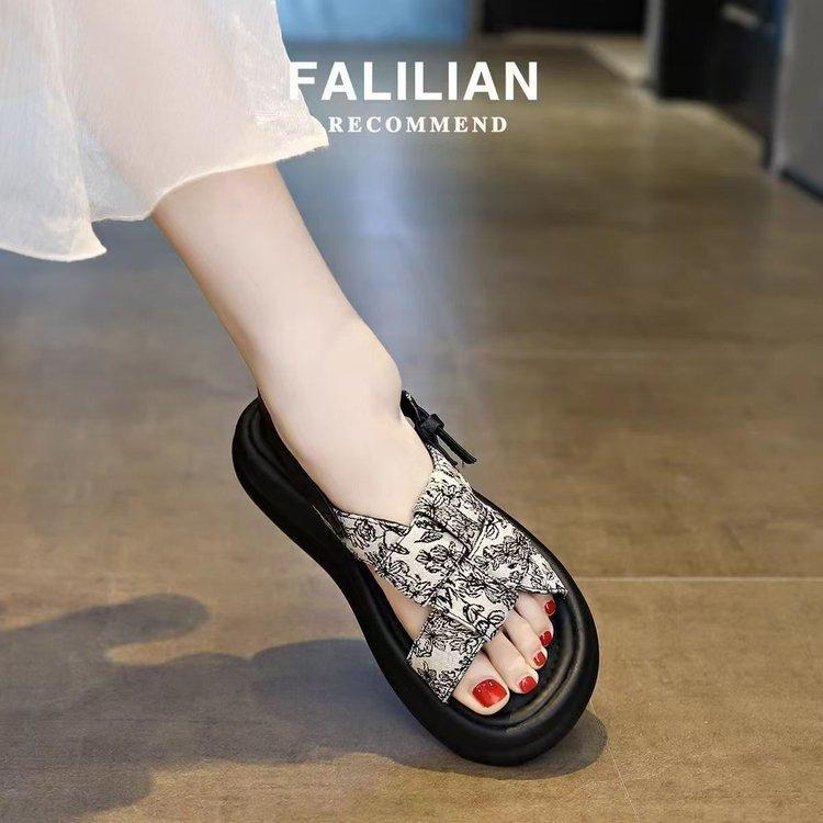 

Roman sandals women s summer wear 2025 new popular Chinese style with skirt versatile thick-soled muffin beach shoes 40