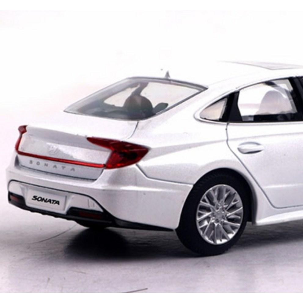 Welly Hyundai Sonata DN8 Diecast Model Car - White