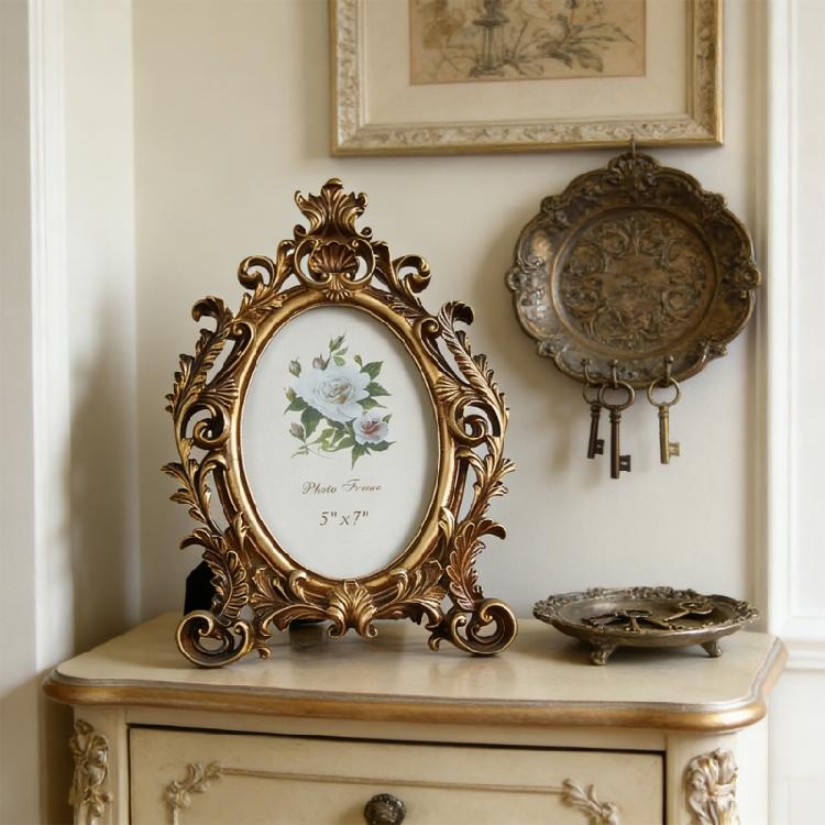 Golden Flowers Photo Frame With Antique Design Resin Oval Shape Picture Frame For Anniversary Wedding Or Housewarmings
