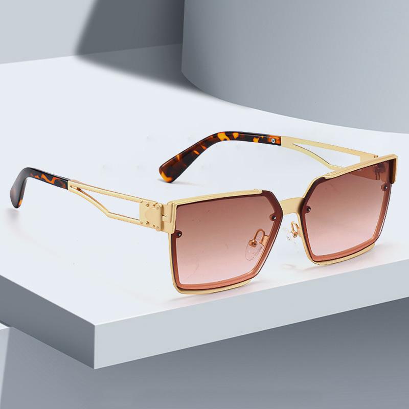 Vintage Sunglasses for Women Trendy Square Gold Border Brown Gradient Summer Glasses Fashion Accessory