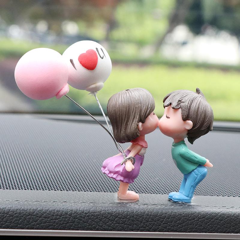Cute Kissing Couple Dolls: Electric Car Interior Ornaments