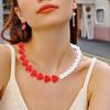Elegante herzförmige Harz- und Imitationsperlen-Halskette Modeaccessoire für Damen-Romantik-Alltagskleidung