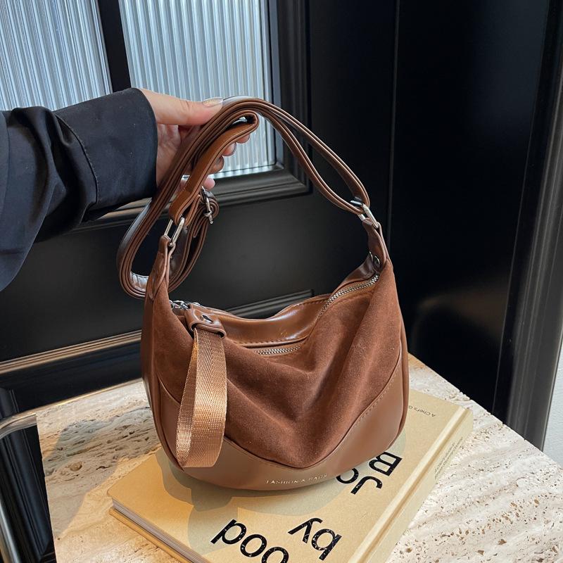 

Autumn retro simple women s small bag 2025 new dumpling bag niche high-end one-shoulder crossbody bag коричневий