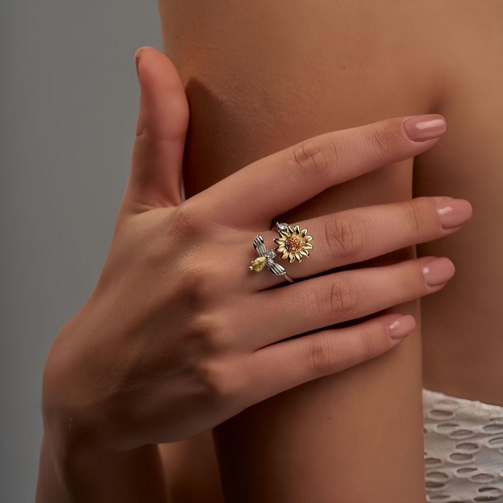 Hypoallergenic Titanium Steel Sunflower Gift Box Love Necklace Elegant Sunflower Pendant  Birthday