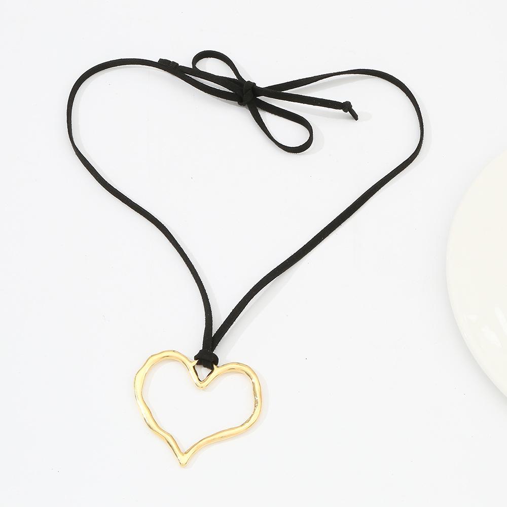 Heart Pendant Necklace Vintage Aesthetic Love Inspired Choker New Fashion Romantic Heart Necklace for Women