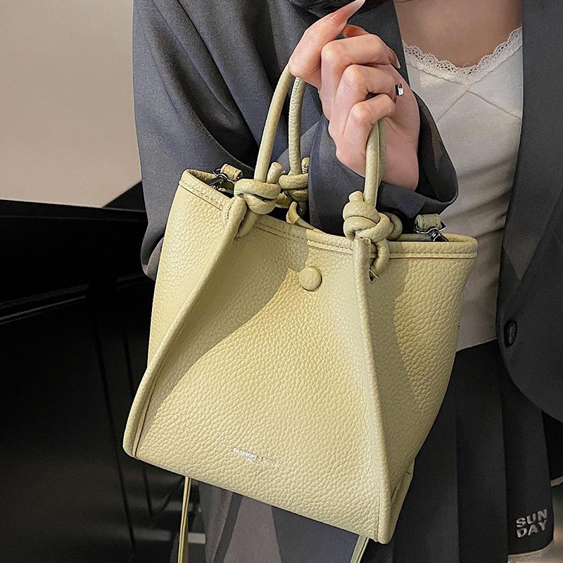 2025 spring and summer new fashion high sense simple solid color bucket bag versatile temperament women's commuter messenger bag