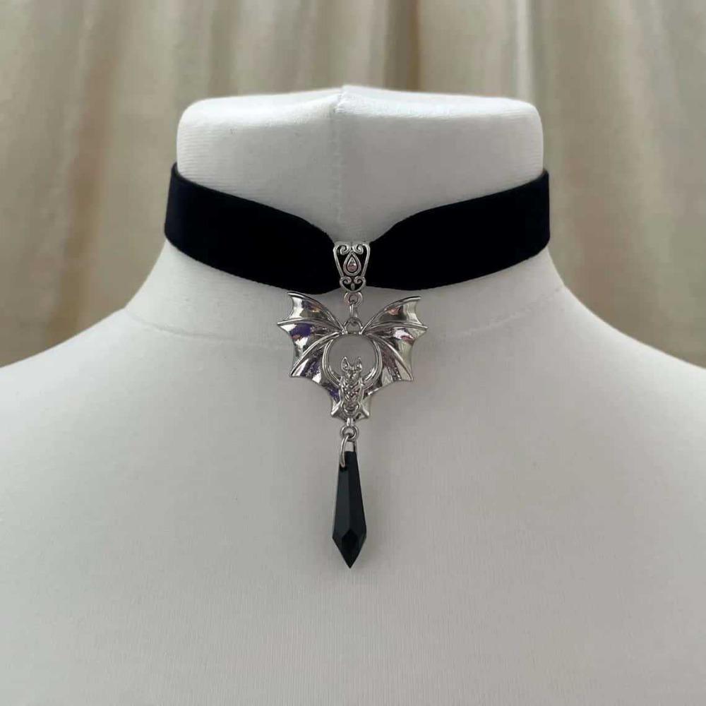 Retro Gothic Vampire Bat Black Crystal Pendant Velvet Choker Necklace for Men Women Halloween Party Cosplay Punk Jewelry Gift