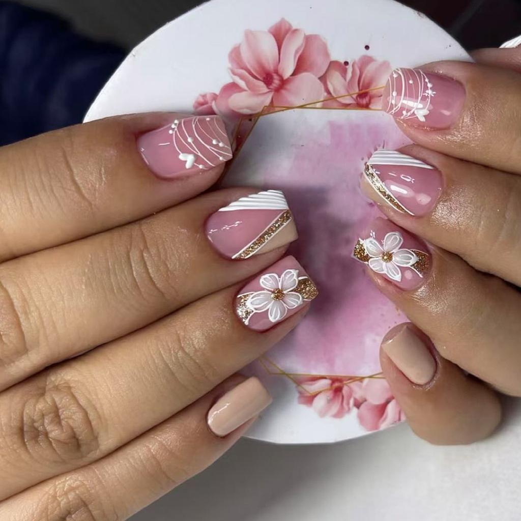 24 Pcs Press On Nail With White Flower Heart Design False Nail Manicure For Elegant And Stylish Look In Any Occasion