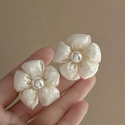 White Flower Pearl Stud Earrings Summer Small Fresh and Sweet Earrings High Sense Fashion Versatile Earrings