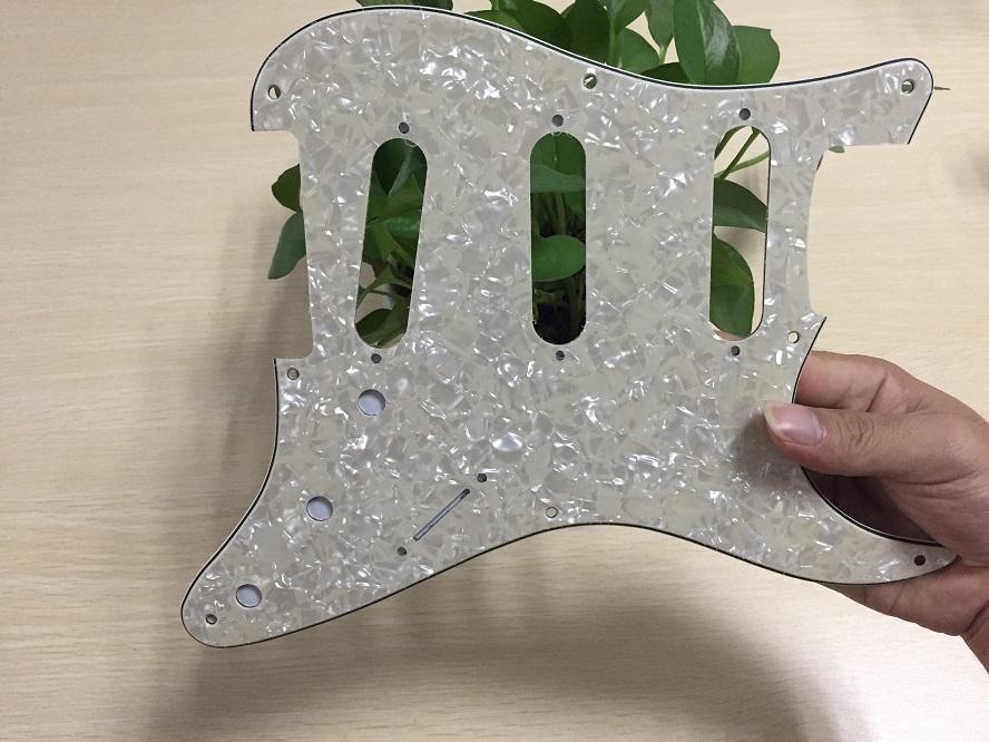 FLEOR 1PCS Vintage 8 Holes ST SSS Electric Guitar Pickguard Scratch Plate With Screws Guitar Parts