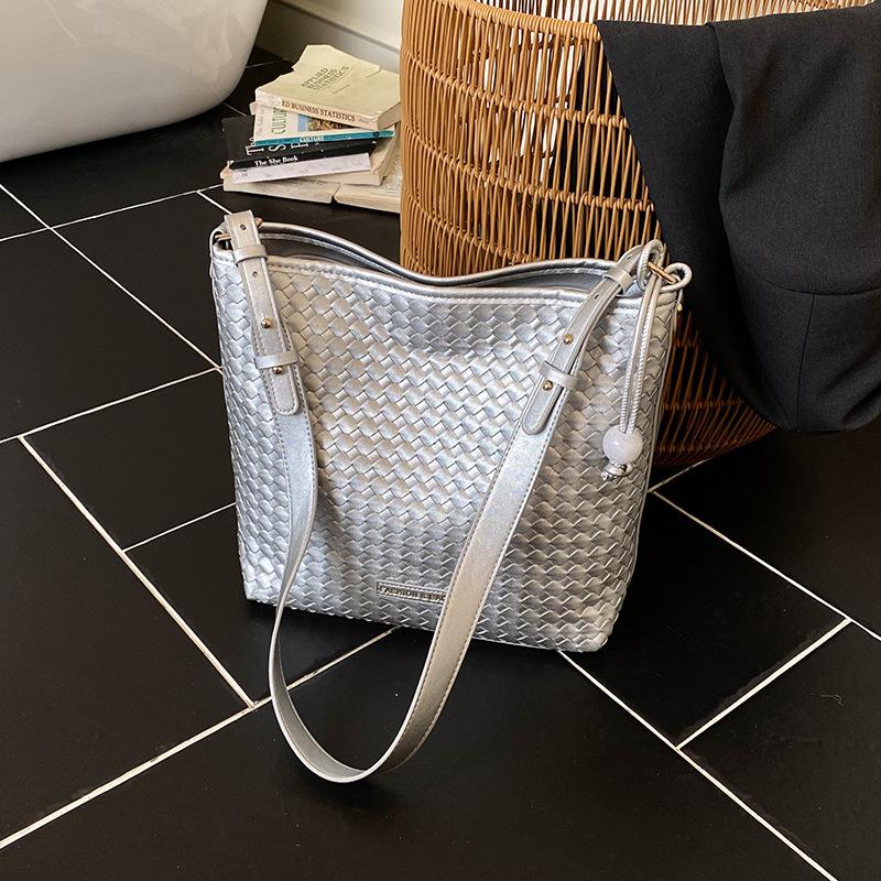 

Popular hot diamond chain bag autumn new bag women s versatile women s bag handbag fashion shoulder bag серебряный