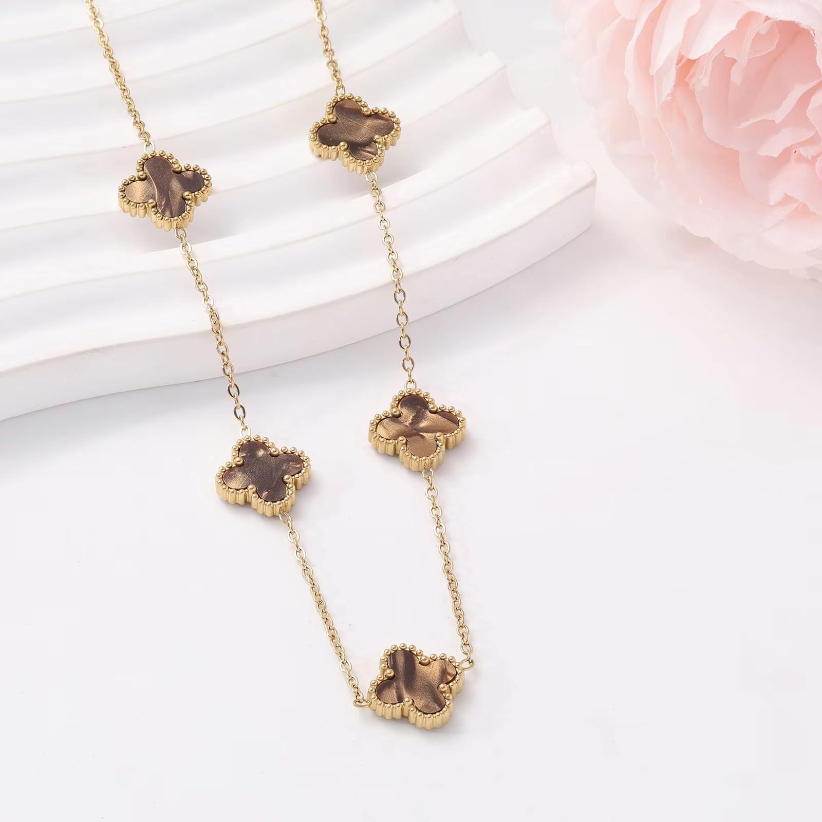 

Ожерелье из 18-каратного золота с двухсторонним клевером, не выцветающим на солнце коричневый
