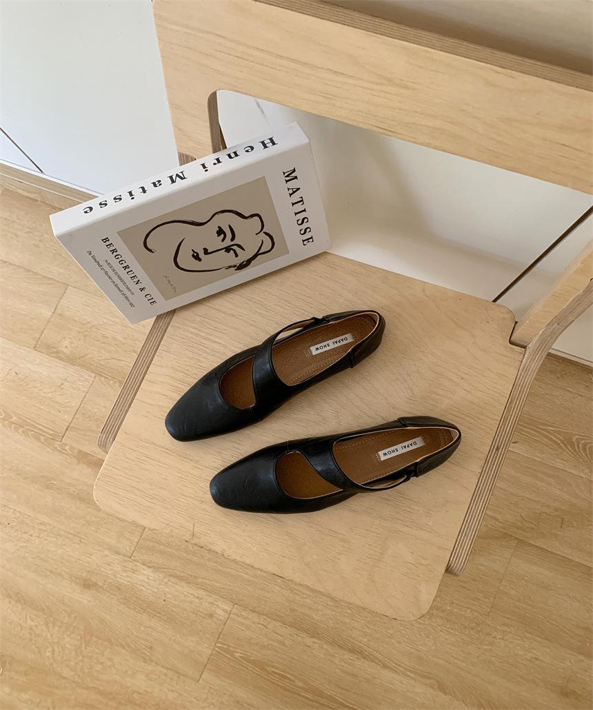 

Retro style low-heeled Mary Jane shoes women s spring 2025 new square head shallow mouth soft leather beanie ladyshoes work shoes 39 белый