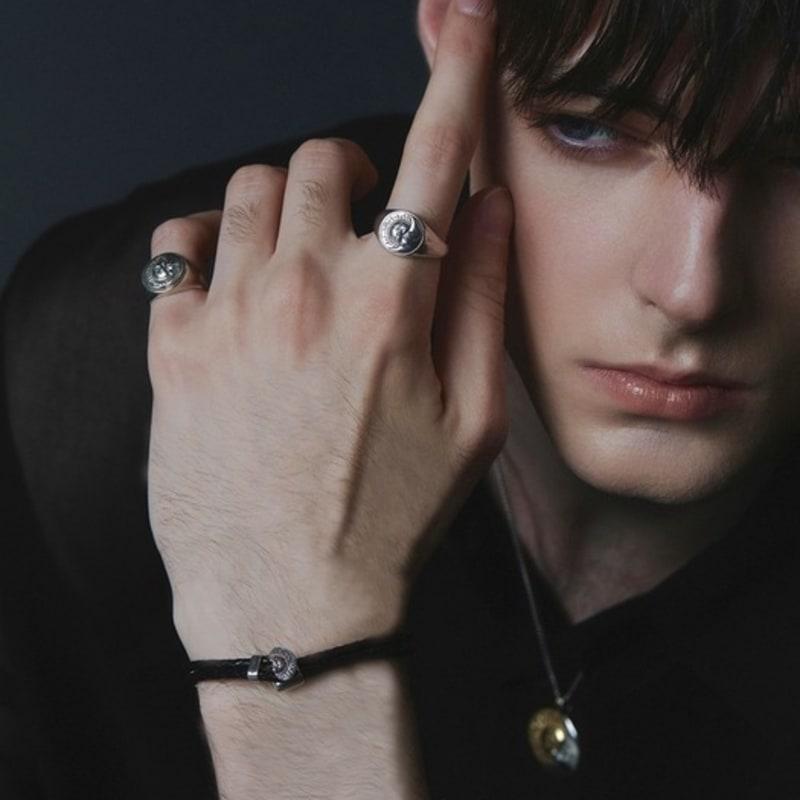 Aphrose Sea Otter Face Pendant Leather Bracelet (Black)