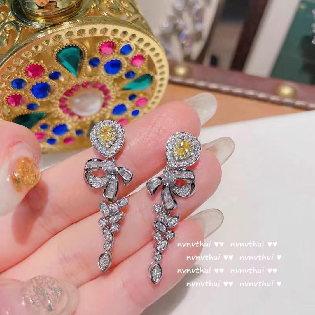 

Luxurious Yellow Gem Sparkling Bow Earrings - European & American Retro Court Style