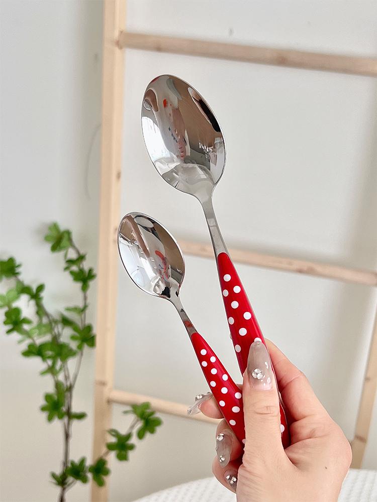 Roztomilá francouzská nerezová lžíce s horkými tečkami a keramickou rukojetí