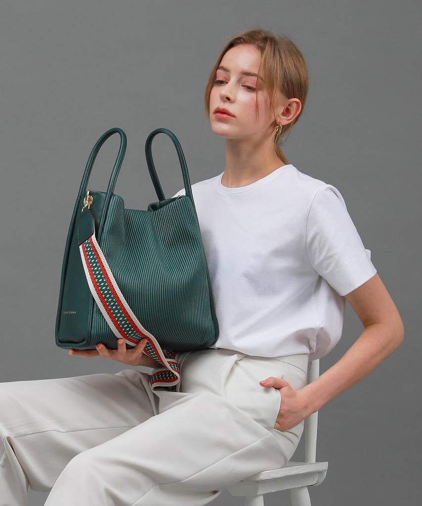 Banabana Bunny A Tote & Crossbody Bag